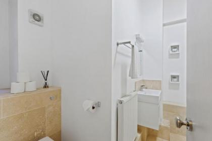 Trendy 1 Bedroom Apartment in the Heart of London - image 15