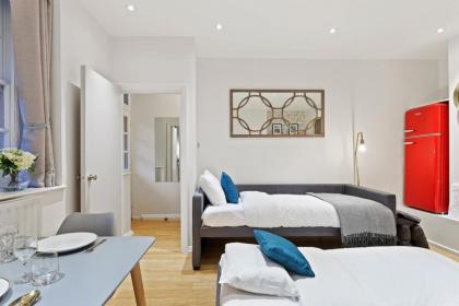 Trendy 1 Bedroom Apartment in the Heart of London - image 4