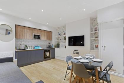 Trendy 1 Bedroom Apartment in the Heart of London - image 9