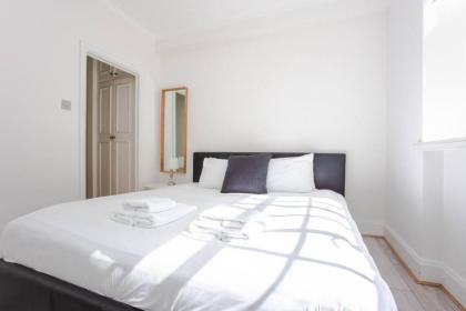 Modern 2 Bedroom Apartment in Marble Arch - image 10