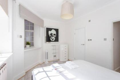 Modern 2 Bedroom Apartment in Marble Arch - image 12