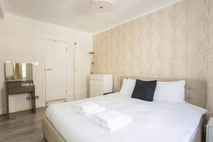 Modern 2 Bedroom Apartment in Marble Arch - image 13