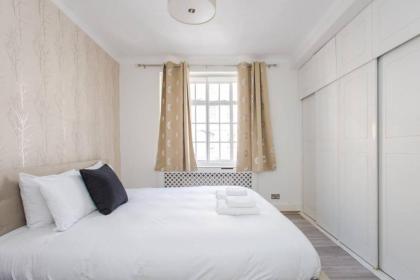 Modern 2 Bedroom Apartment in Marble Arch - image 14