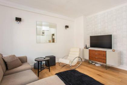 Modern 2 Bedroom Apartment in Marble Arch - image 9