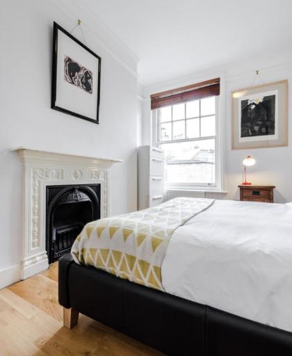 Stylish 1 Bedroom Apartment in Amazing Soho Location - image 4