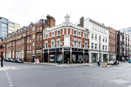 Stylish 1 Bedroom Apartment in Amazing Soho Location - image 9