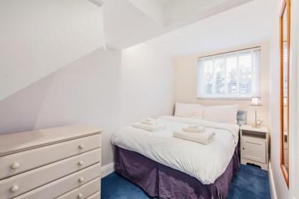 Modern 2 Bedroom Apartment in West Kensington - image 10