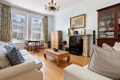 Gorgeous 1 Bedroom in Earl's Court with Vintage Furniture - image 8