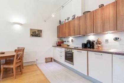 Beautiful 1 Bedroom Apartment in Shepherd's Bush - image 14