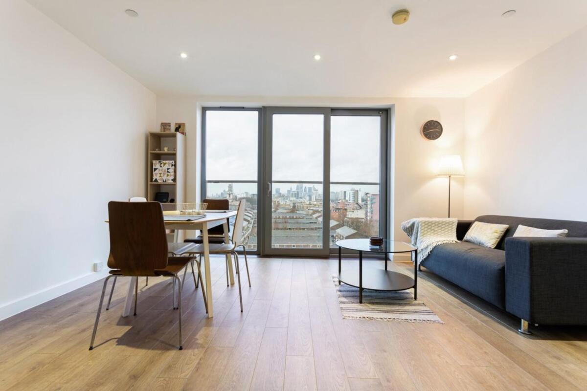 Modern 1 Bedroom Apartment Near Canary Wharf with Balcony - main image