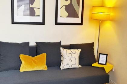 Fabulous Notting Hill Spacious Studio Apartment - image 2