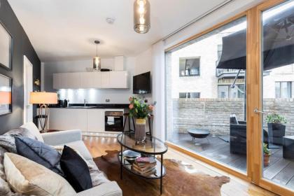 Modern and Designed 2 Bedroom Apartment with terrace Notting Hill - image 7