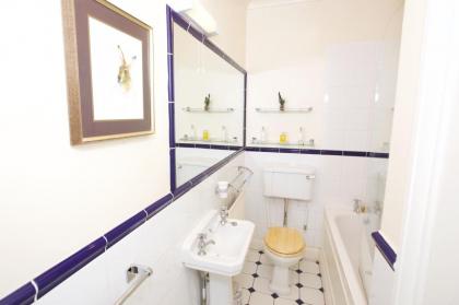 Luxurious 2BR flat in Pimlico near Warwick sq. - image 4