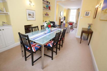 Luxurious 2BR flat in Pimlico near Warwick sq. - image 6