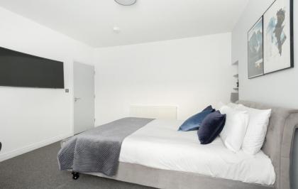 Stunning and Spacious 4 Bed Apr next to BrickLane - image 13