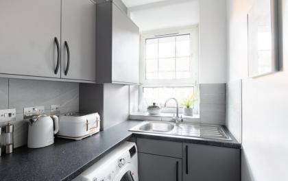 Stunning and Spacious 4 Bed Apr next to BrickLane - image 18