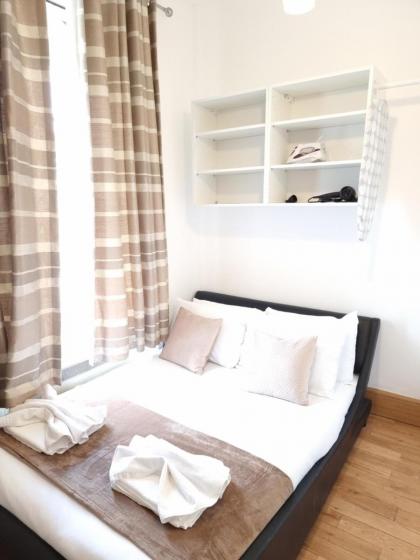 F204-Compact 2nd Flr Studio Fits 2-Near Hyde Park London 