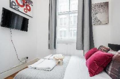 DELUXE Two Bed in  Covent Garden  - image 10