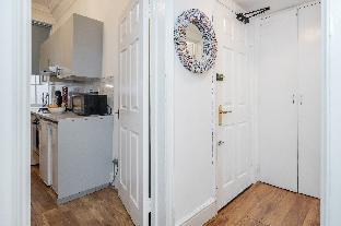 DELUXE Two Bed in  Covent Garden  - image 4