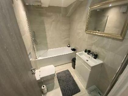 City Living ensuite Studio Free Wifi Shoreditch - image 11