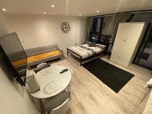 City Living ensuite Studio Free Wifi Shoreditch - image 3