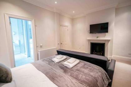 Spacious & Modern 3BRs house in central london - image 9