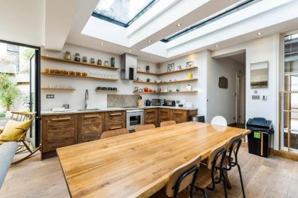 Stunning 3BD Flat Shoreditch with Hidden Garden - image 11