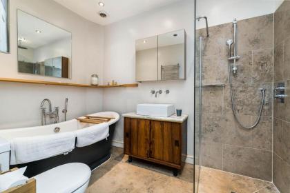 Stunning 3BD Flat Shoreditch with Hidden Garden - image 16