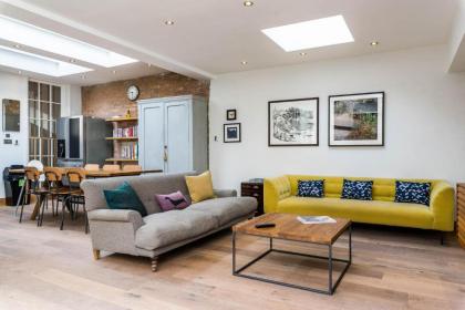 Stunning 3BD Flat Shoreditch with Hidden Garden - image 3