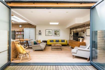 Stunning 3BD Flat Shoreditch with Hidden Garden - image 5