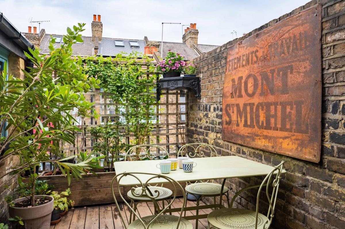 Charming home with roof terrace in East London by UnderTheDoormat - image 2