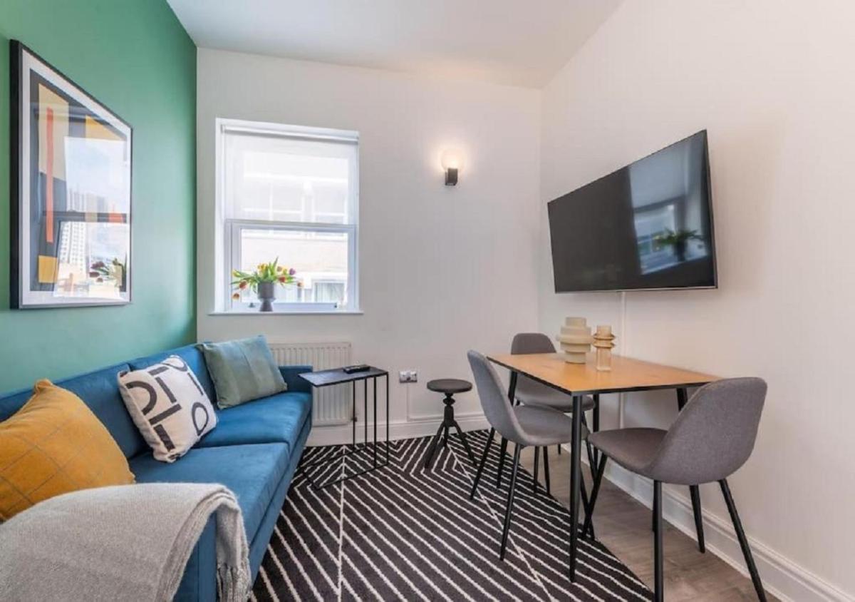 2 Bedroom - Tower Bridge - London City by Prime London Stays M-11 - main image