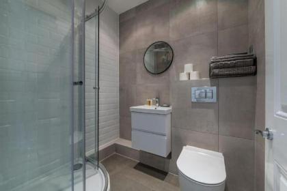 2 Bedroom - Tower Bridge - London City by Prime London Stays M-11 - image 10