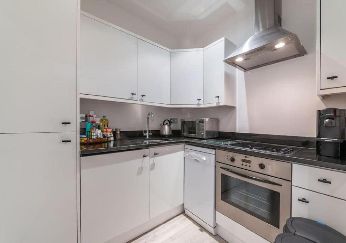 2 Bedroom - Tower Bridge - London City by Prime London Stays M-11 - image 2