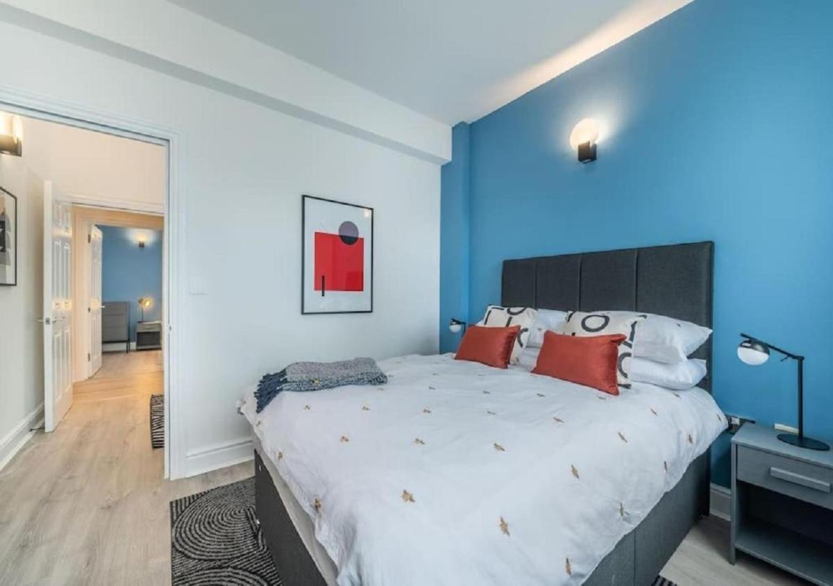 2 Bedroom - Tower Bridge - London City by Prime London Stays M-11 - image 3