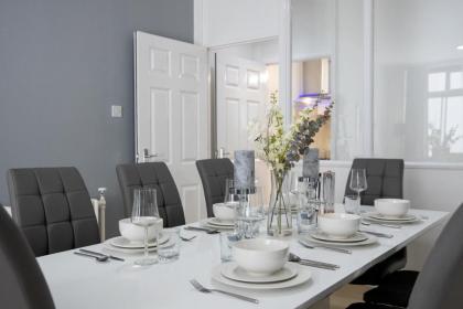 Spacious 4 Bedroom House next to Kensington Palace - image 12