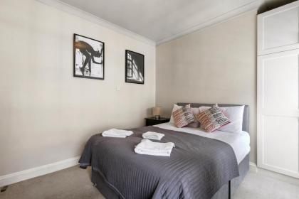 1 Bed Executive Apartment near Liverpool Street Station FREE WIFI by City Stay Aparts London - image 3