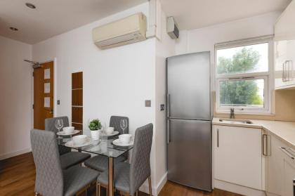 Skyvillion - Lovely 2-Bed Central London Apartment - image 4