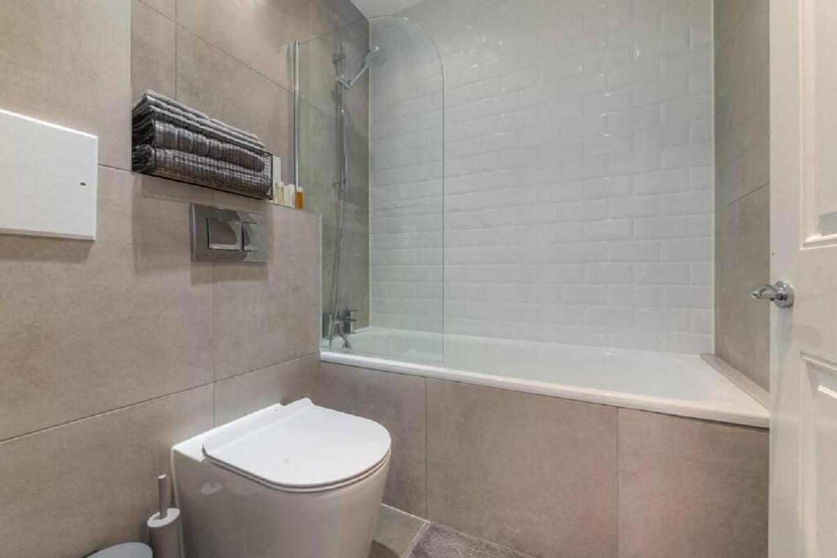 One Bedroom - Tower Bridge - London City by Prime London Stays M-4 - image 4