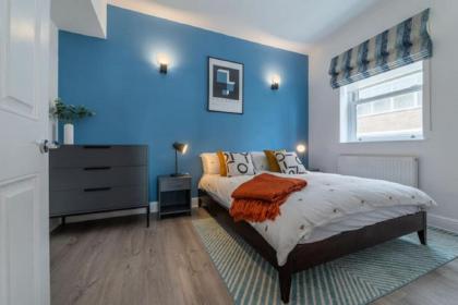 2 Bedroom - Tower Bridge - London City by Prime London Stays M-8 - image 10