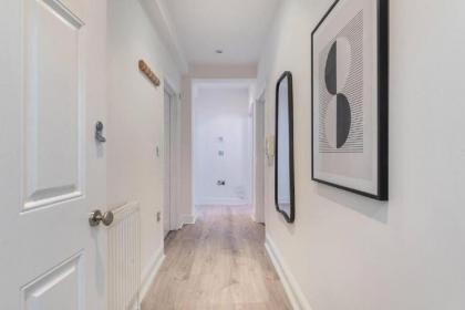 2 Bedroom - Tower Bridge - London City by Prime London Stays M-8 - image 3