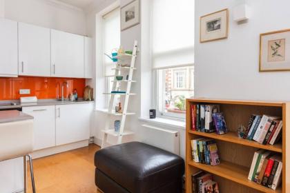 Homely 1 Bedroom Apartment in the Heart of Vibrant Camden - image 6