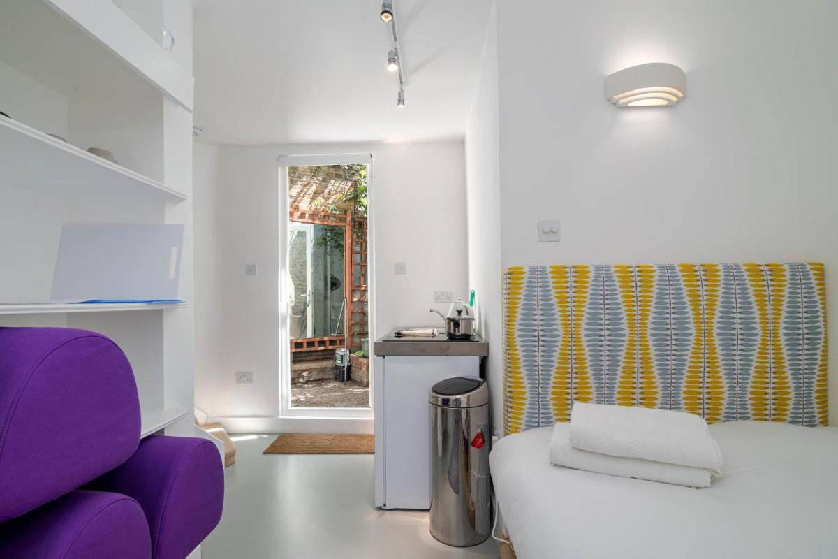 GuestReady - Micro Garden flat in Fulham - main image