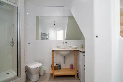 GuestReady - Micro Garden flat in Fulham - image 18