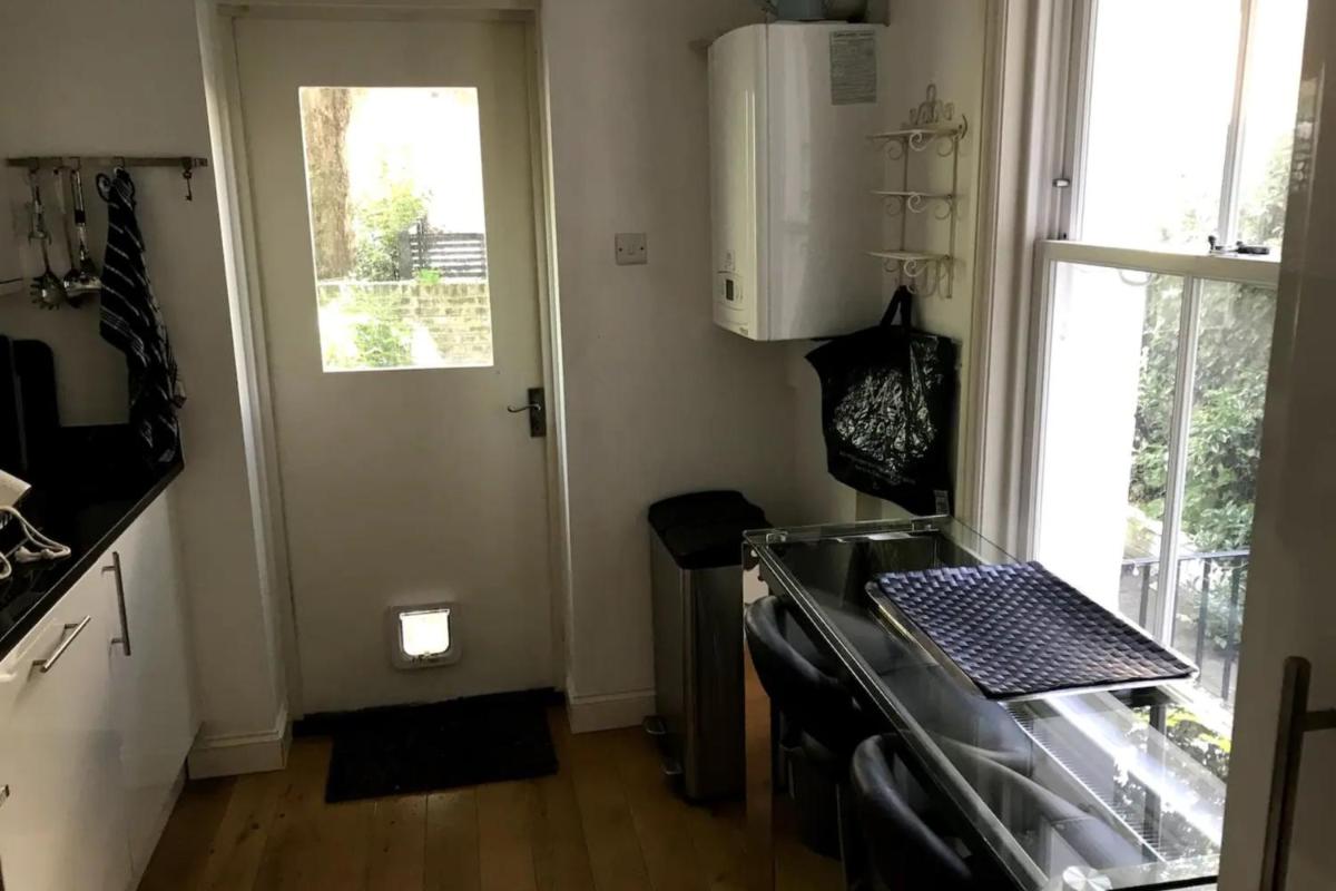 Spacious 1 Bedroom Apartment in Earls Court - image 5