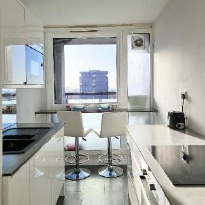 Paddington Luxury Apartment - image 11