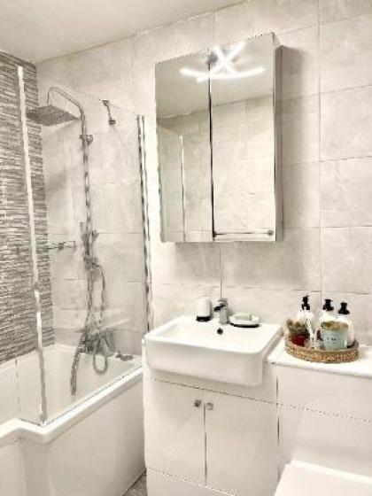 Paddington Luxury Apartment - image 17