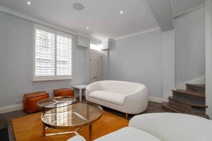 GuestReady - Modern Apt in Chelsea with a Terrace - image 15