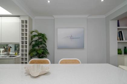 GuestReady - Modern Apt in Chelsea with a Terrace - image 6