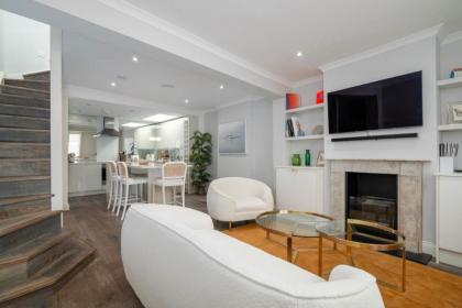 GuestReady - Modern Apt in Chelsea with a Terrace - image 9